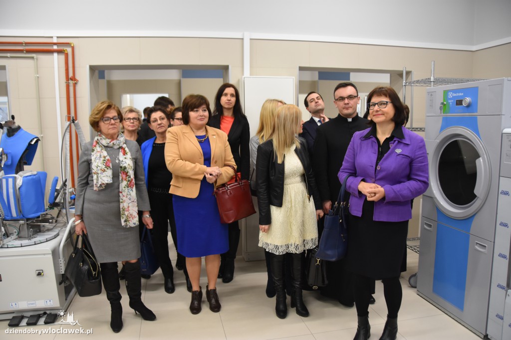 Tłum oficjeli na otwarciu ZAZ
