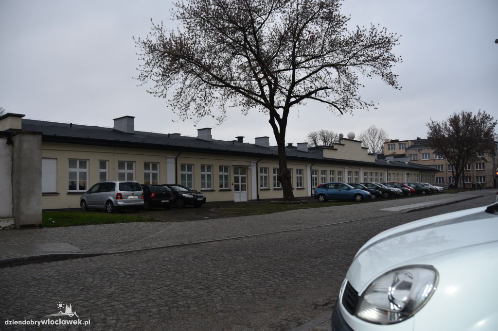 Tłum oficjeli na otwarciu ZAZ