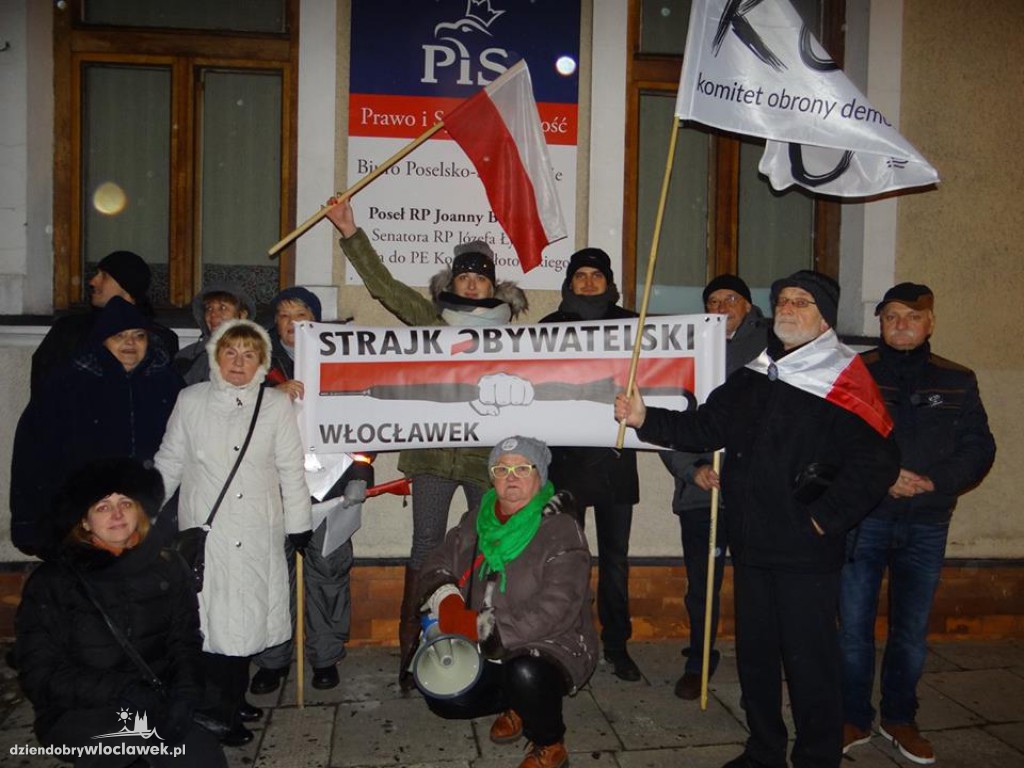 Sobotni protest pod biurem PiS