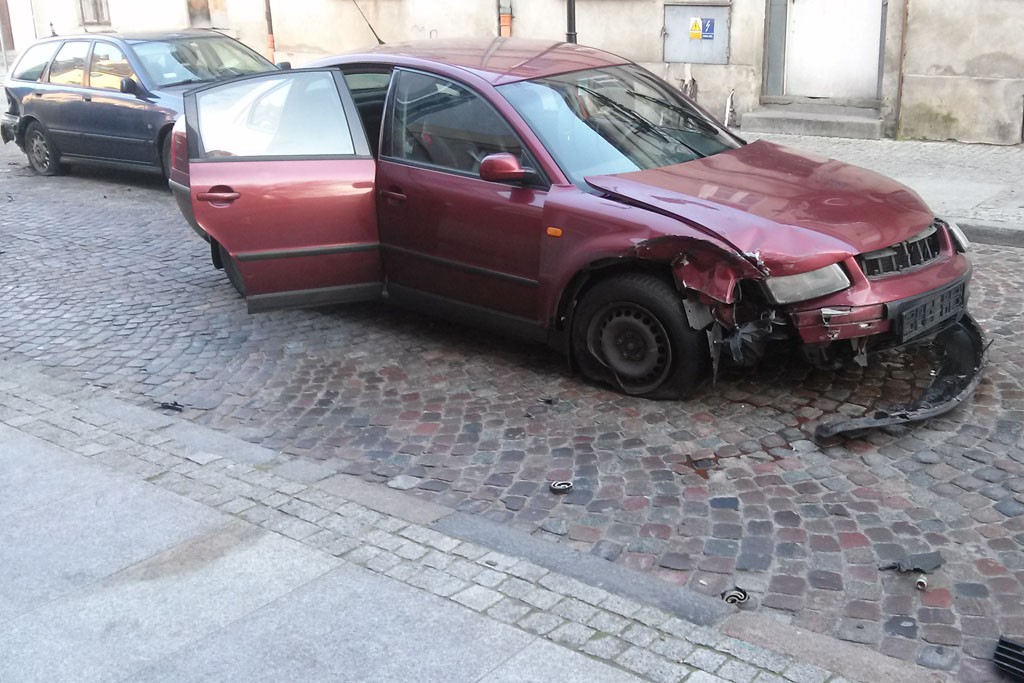 Kolizja u zbiegu Łęgskiej i Towarowej