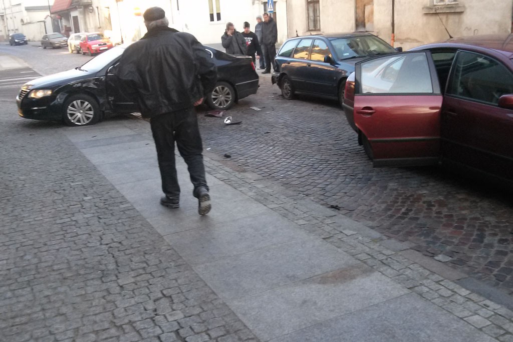 Kolizja u zbiegu Łęgskiej i Towarowej
