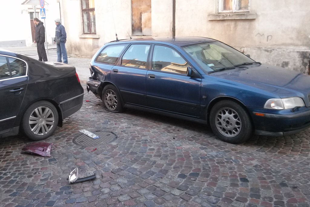 Kolizja u zbiegu Łęgskiej i Towarowej