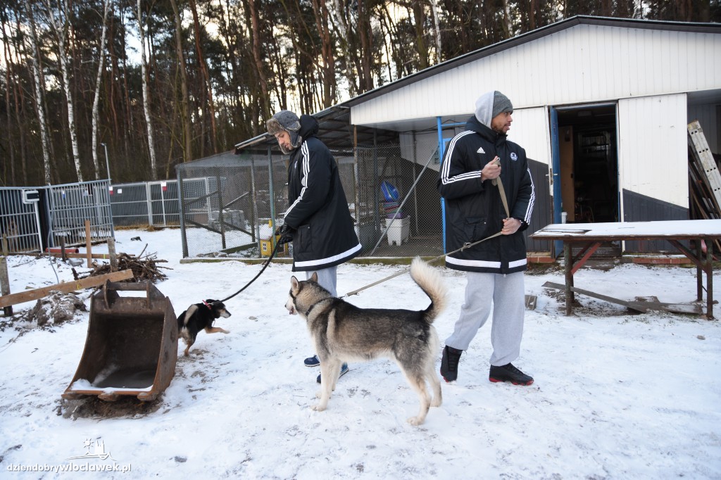 Koszykarze z wizytą w schronisku