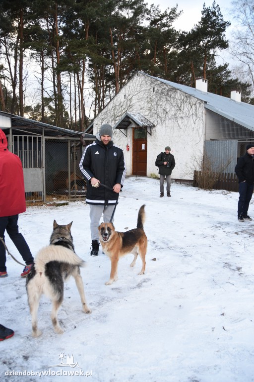 Koszykarze z wizytą w schronisku