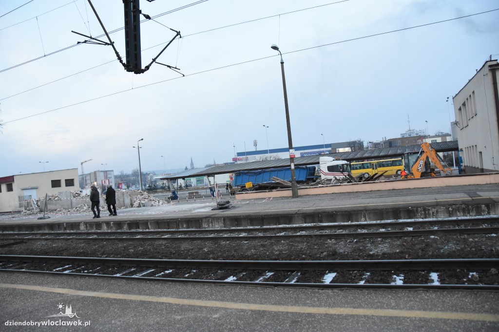Zburzono budynek na dworcu