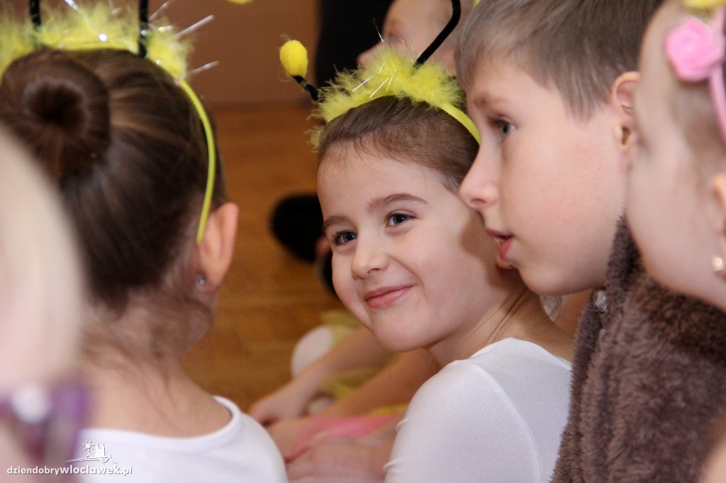 Dzieci tańczą dla Orkiestry