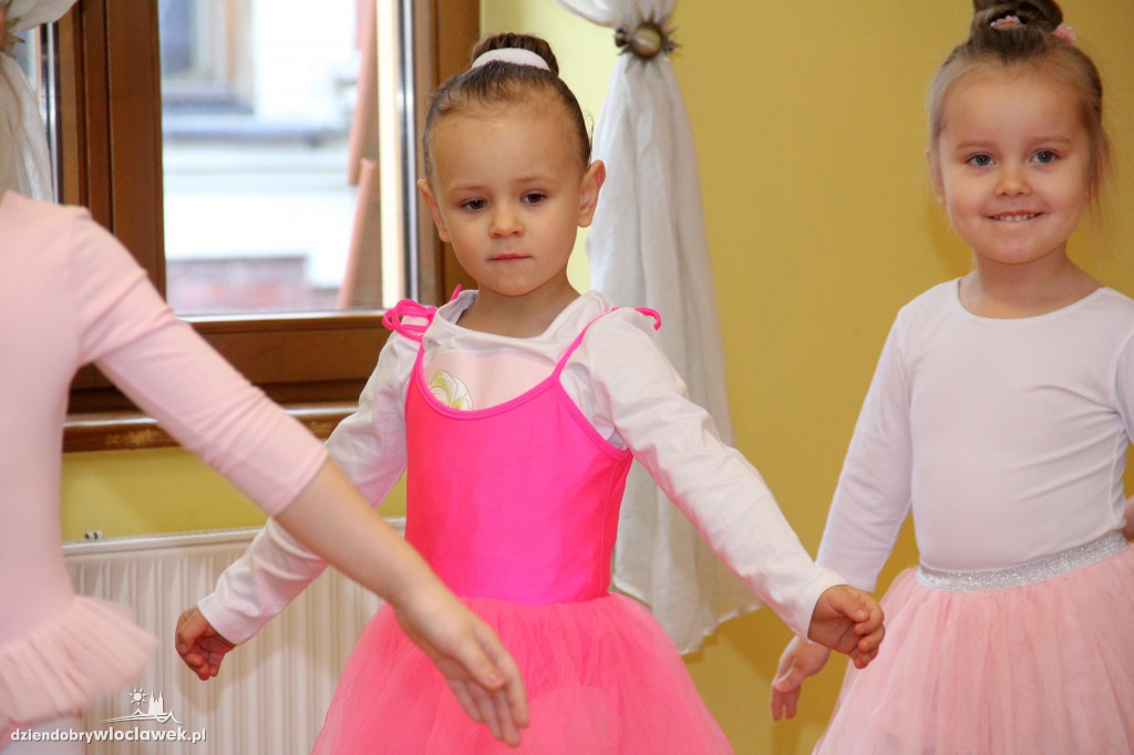 Dzieci tańczą dla Orkiestry