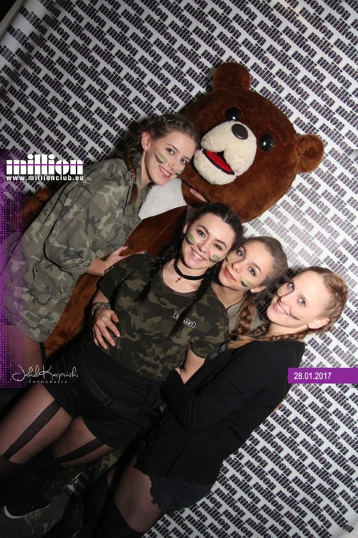 Sobotnia impreza w klubie Million