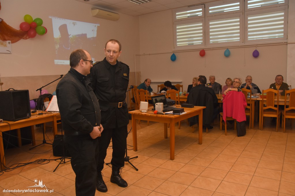 Strażacy spotkali sie z seniorami