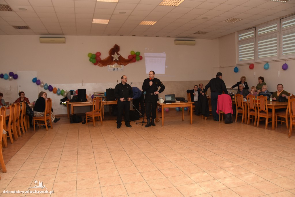 Strażacy spotkali sie z seniorami