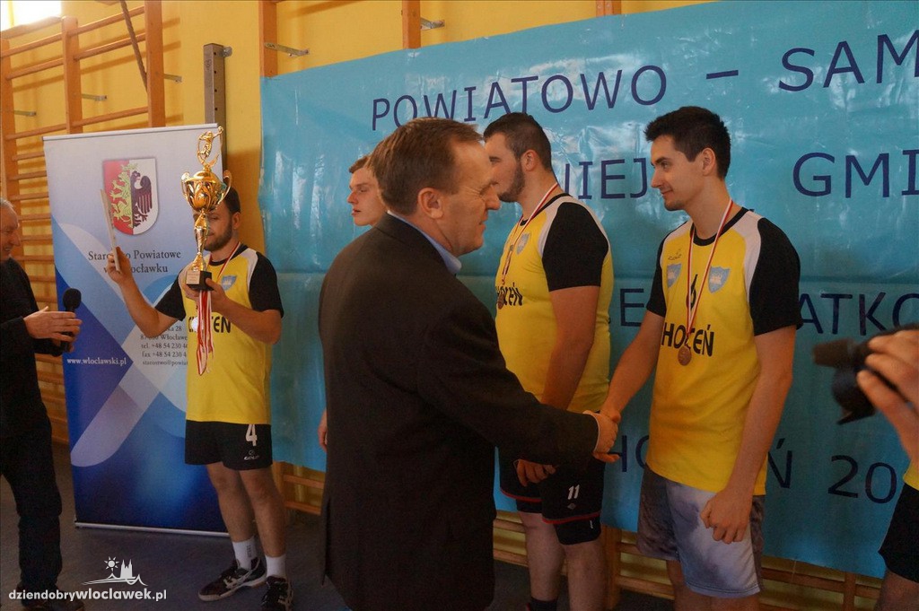 Powiatowy turniej w piłce siatkowej