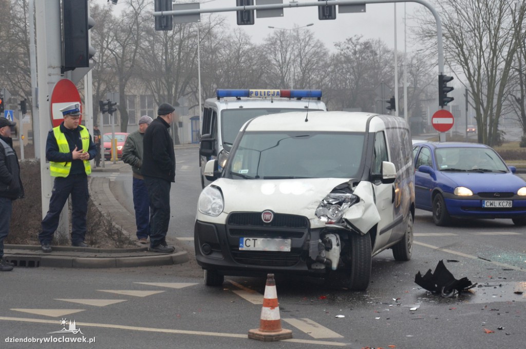 Kraksa na skrzyżowaniu z  DK91