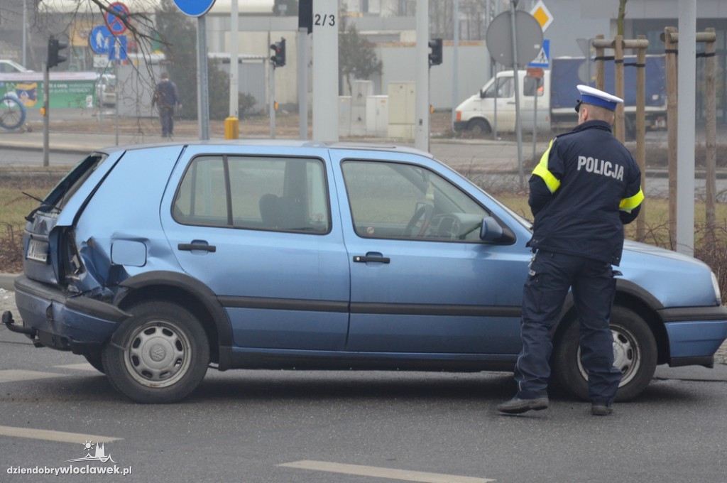 Kraksa na skrzyżowaniu z  DK91