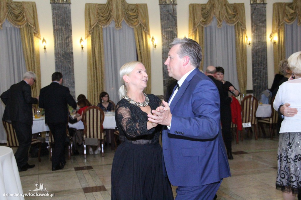 Ostatki w Pałacu Bursztynowym