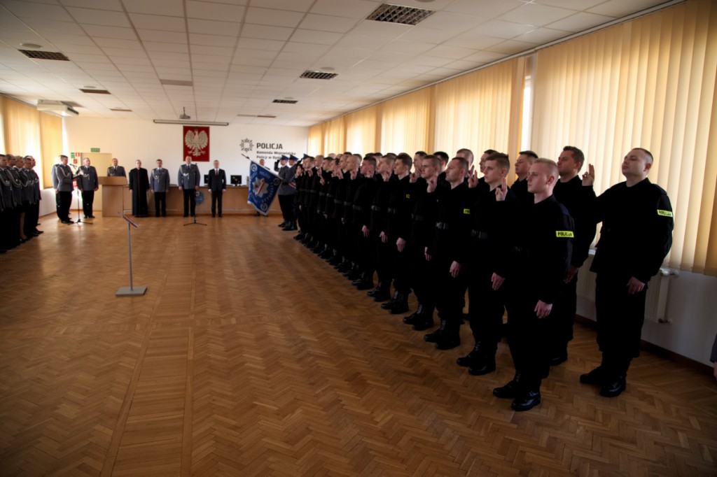 Ślubowanie nowych policjantów