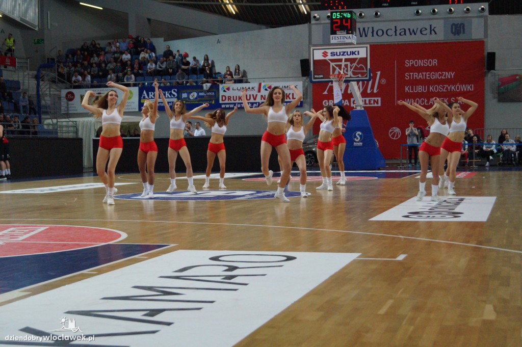 Anwil Dance Team na meczu z TBV Startem