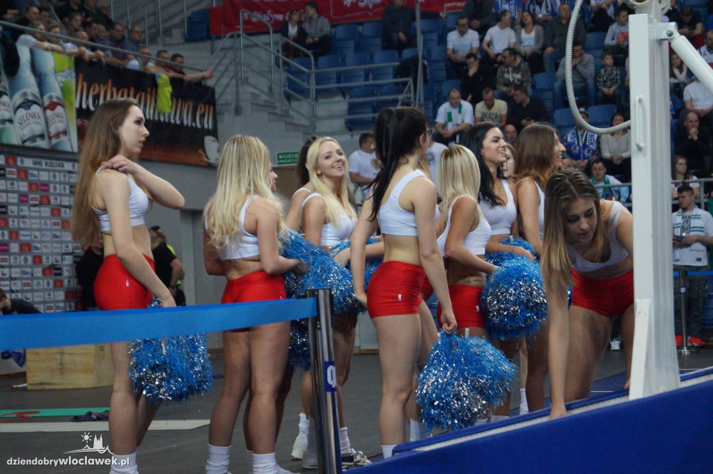 Anwil Dance Team na meczu z TBV Startem