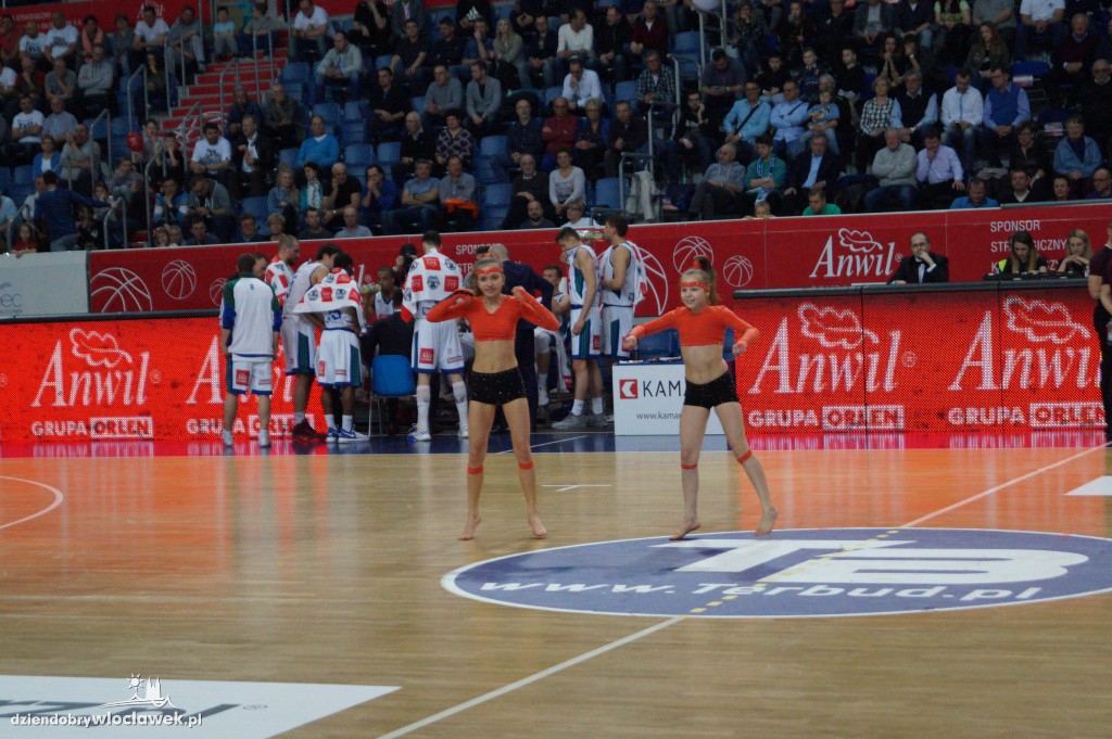 Anwil Dance Team na meczu z TBV Startem