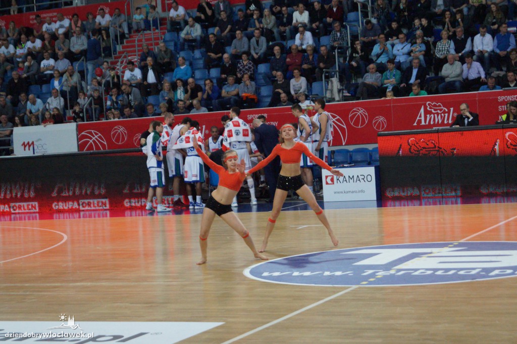 Anwil Dance Team na meczu z TBV Startem