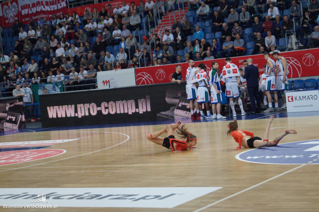 Anwil Dance Team na meczu z TBV Startem