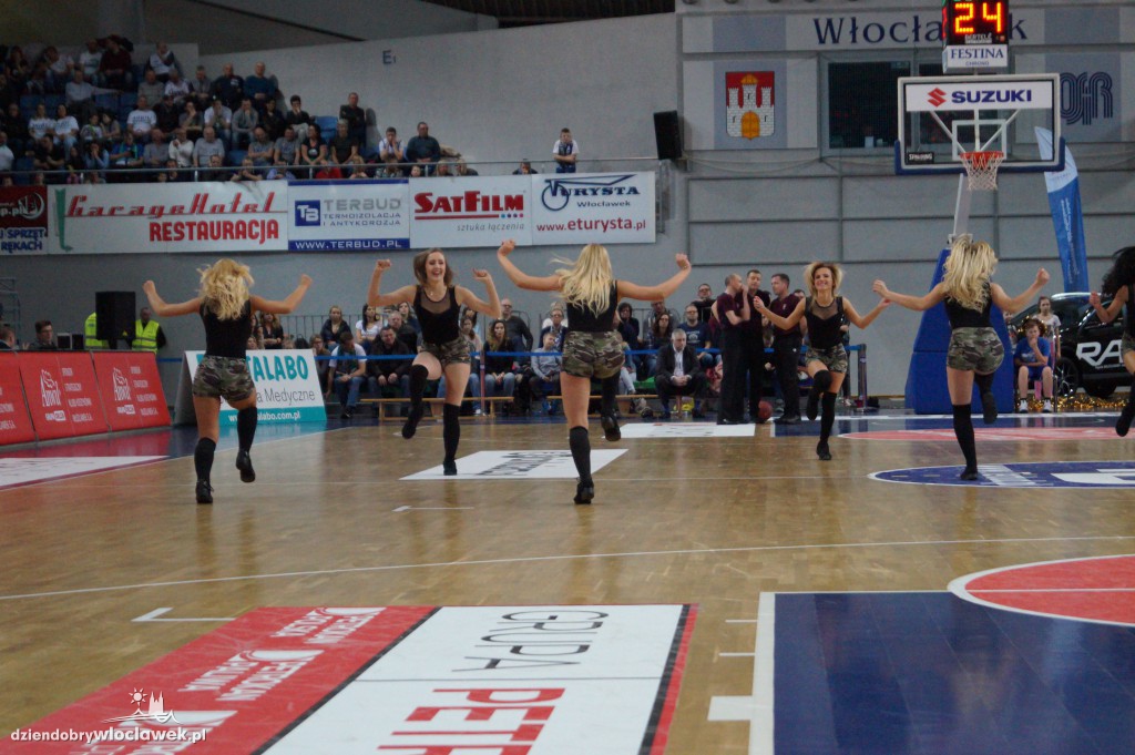 Anwil Dance Team na meczu z TBV Startem