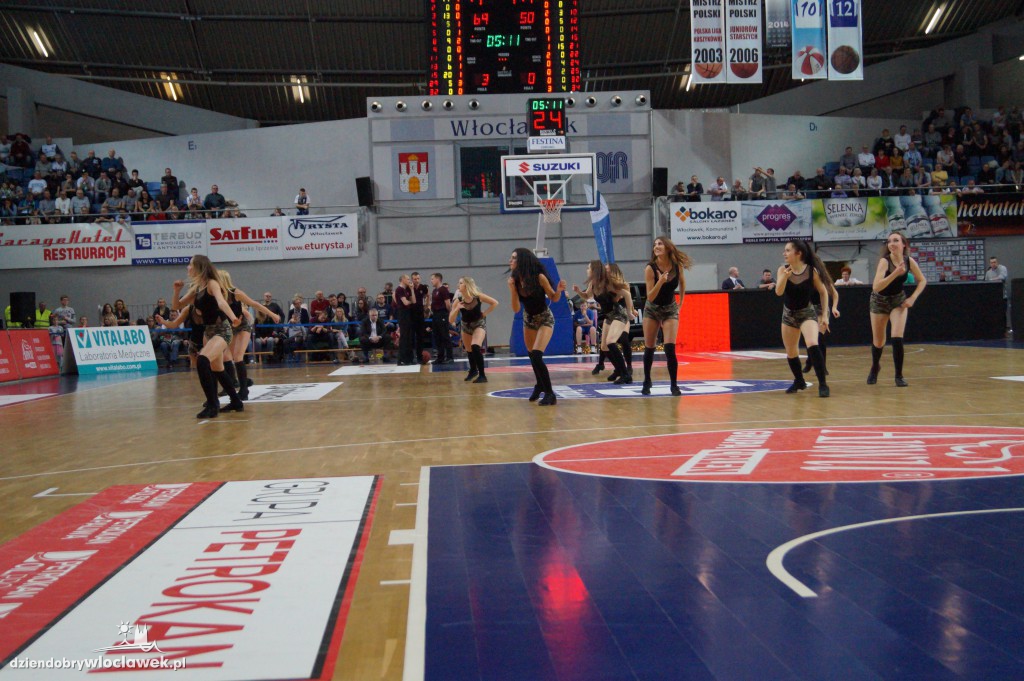 Anwil Dance Team na meczu z TBV Startem