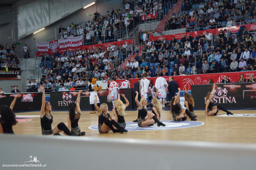 Anwil Dance Team na meczu z TBV Startem