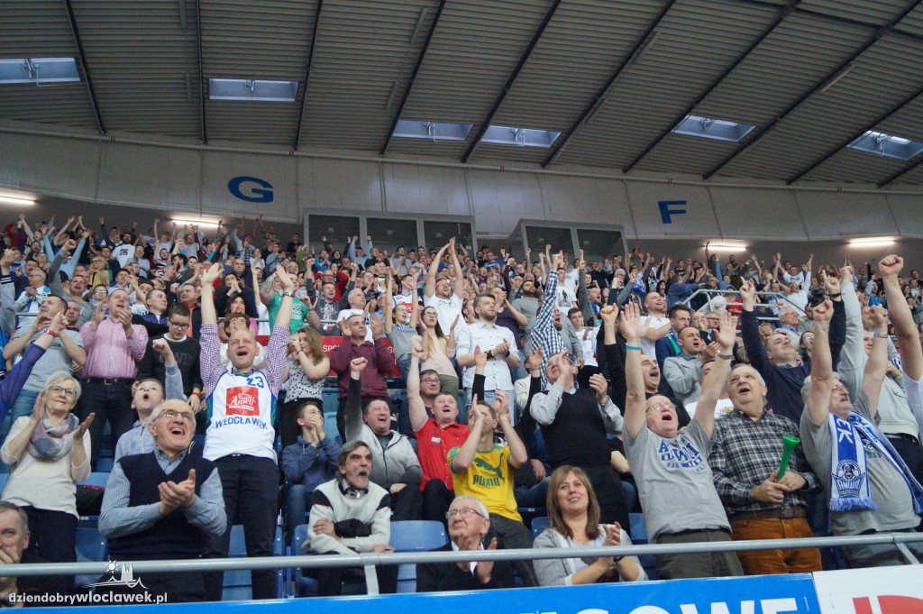 Kibice na meczu Anwil - TBV Start