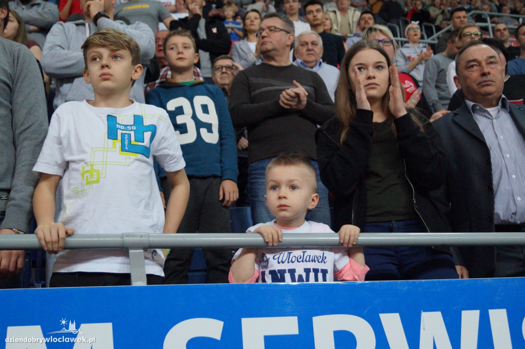 Kibice na meczu Anwil - TBV Start
