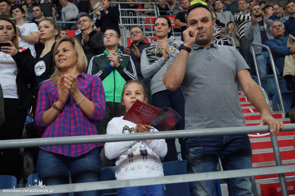 Kibice na meczu Anwil - TBV Start