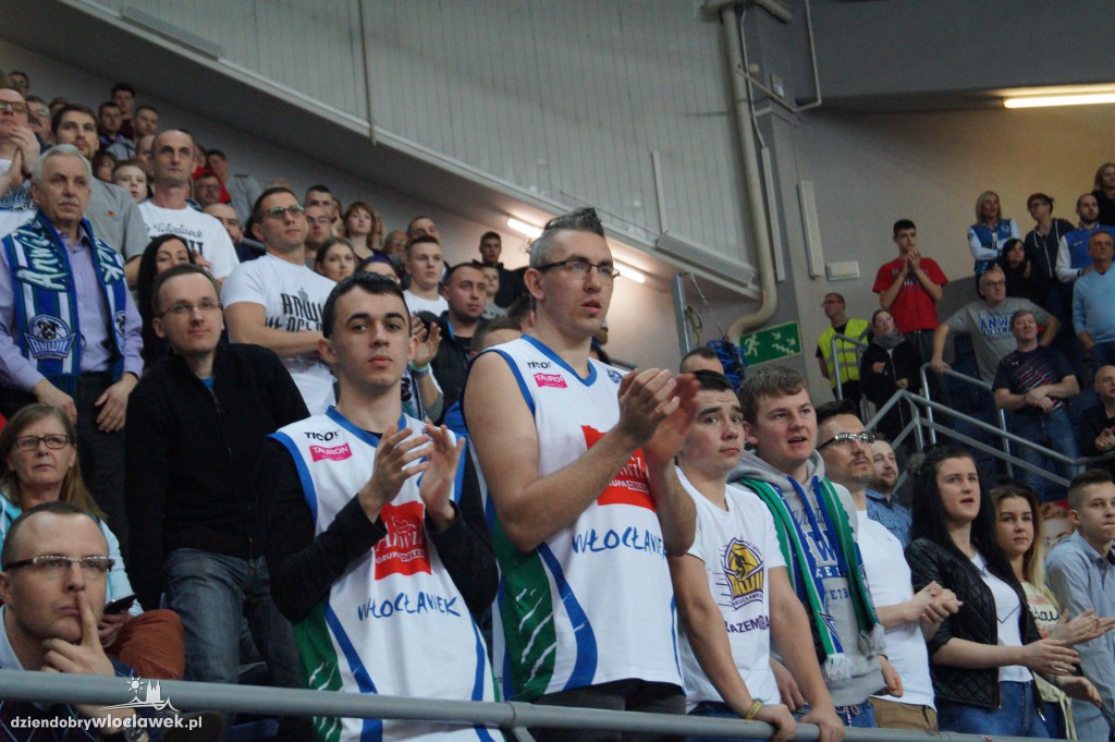 Kibice na meczu Anwil - TBV Start