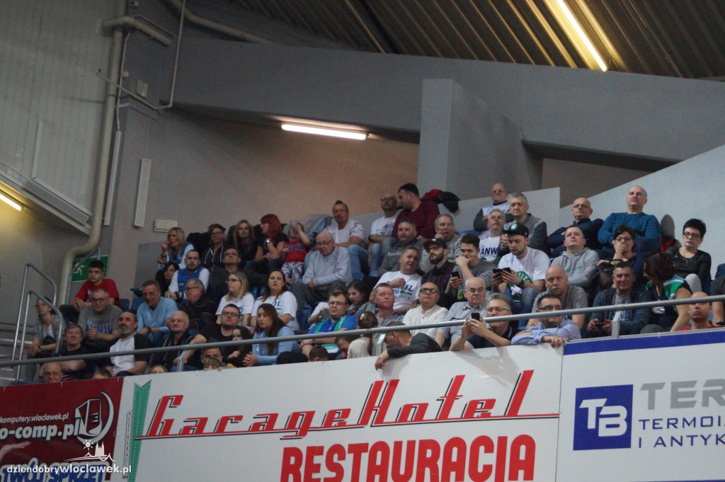Kibice na meczu Anwil - TBV Start