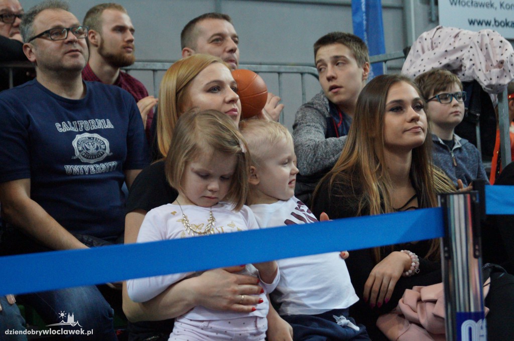 Kibice na meczu Anwil - TBV Start