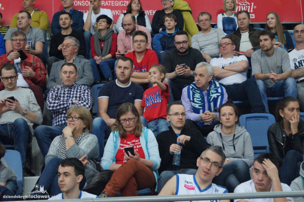 Kibice na meczu Anwil - TBV Start