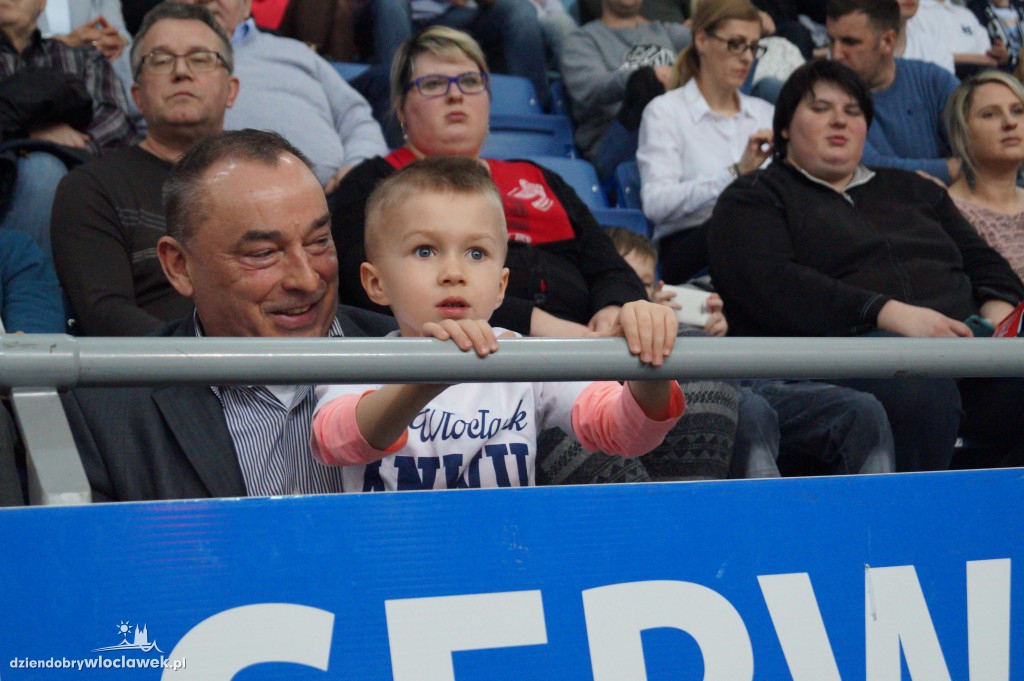 Kibice na meczu Anwil - TBV Start