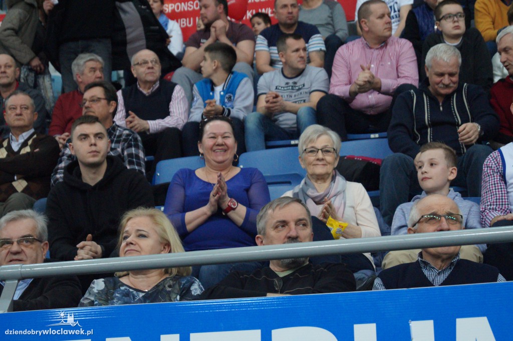 Kibice na meczu Anwil - TBV Start
