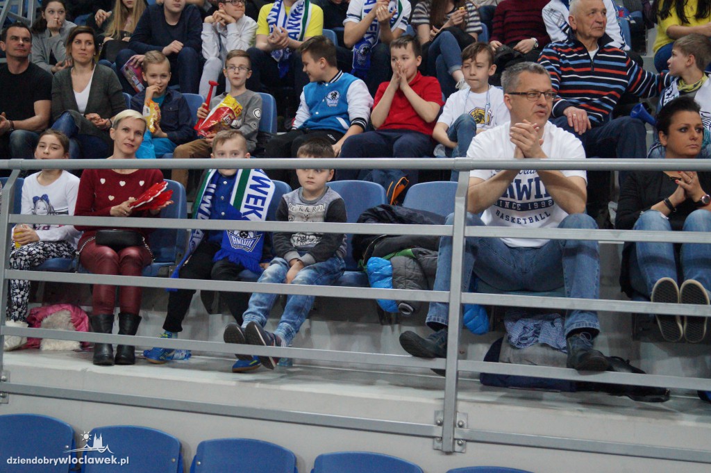 Kibice na meczu Anwil - TBV Start