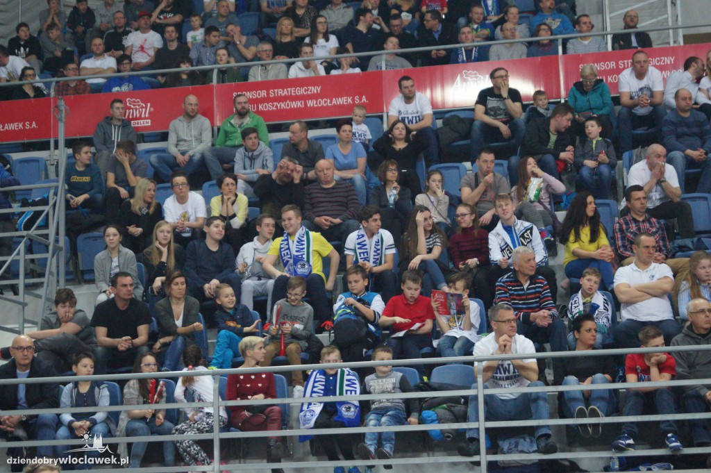 Kibice na meczu Anwil - TBV Start