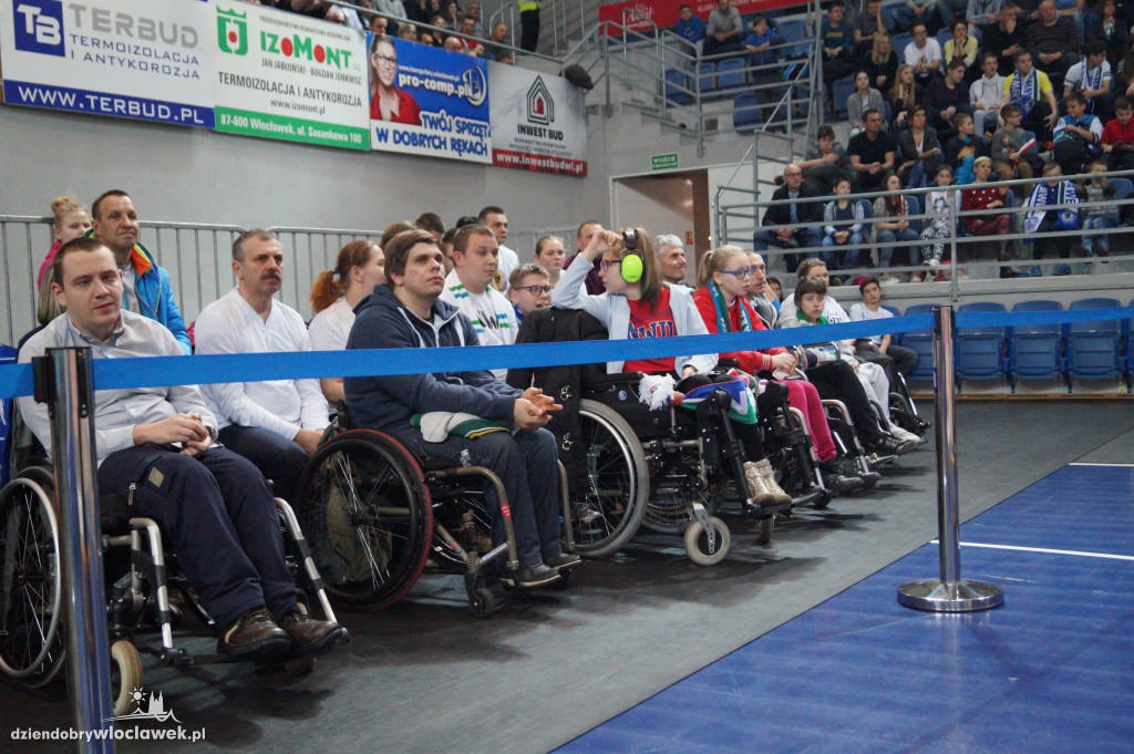 Kibice na meczu Anwil - TBV Start