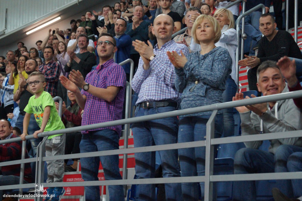 Kibice na meczu Anwil - TBV Start