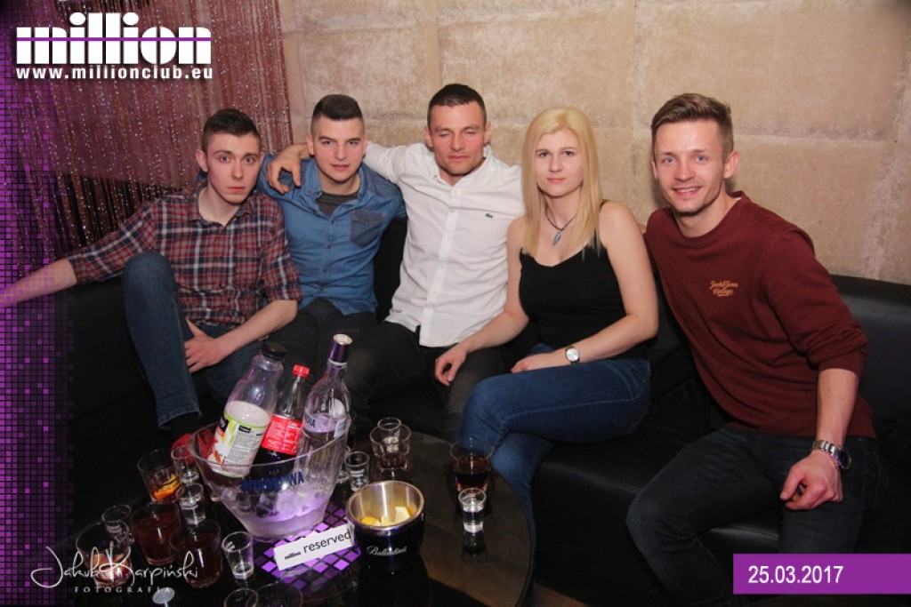 Sobotnia noc w klubie Million