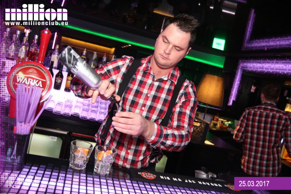 Sobotnia noc w klubie Million