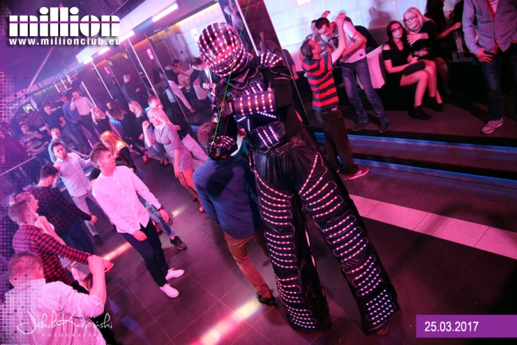 Sobotnia noc w klubie Million