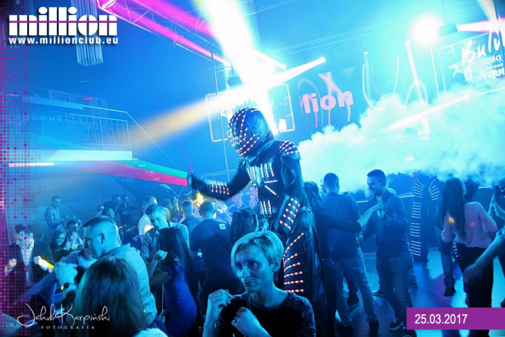 Sobotnia noc w klubie Million