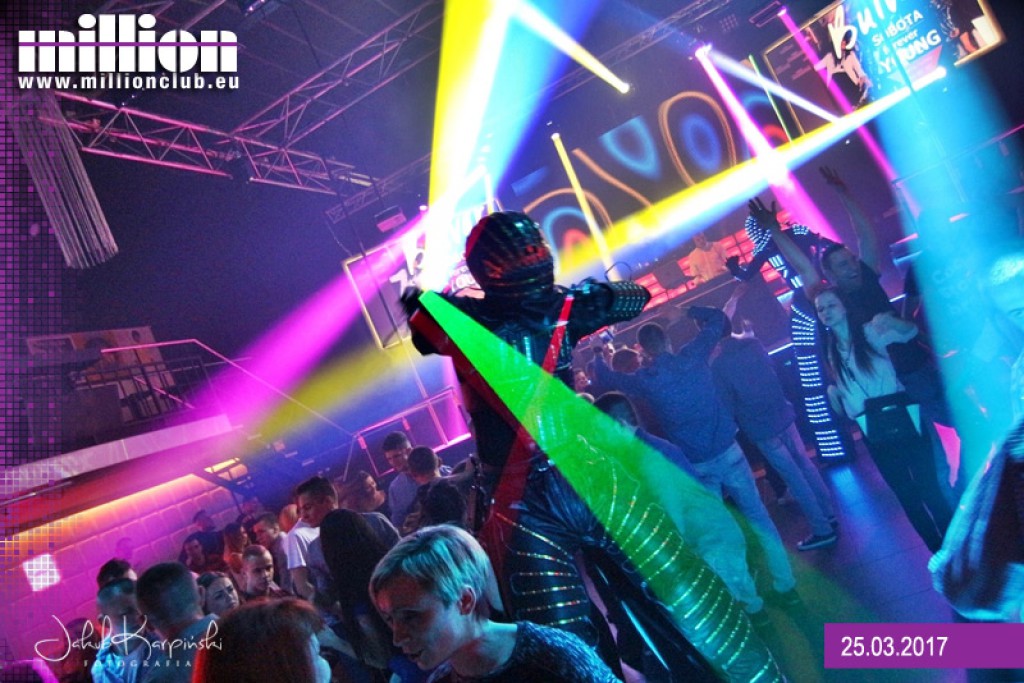 Sobotnia noc w klubie Million