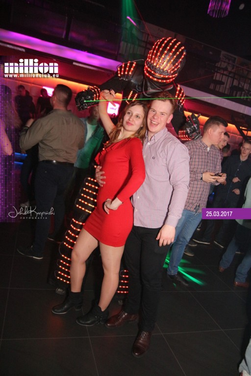 Sobotnia noc w klubie Million
