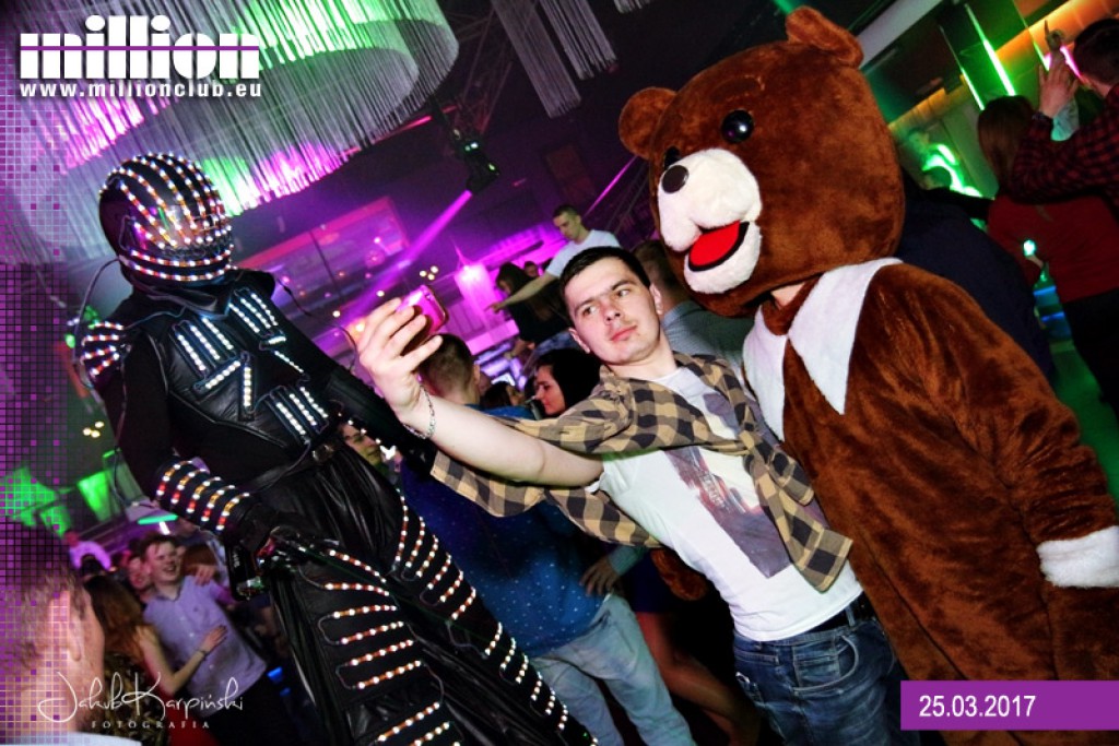 Sobotnia noc w klubie Million