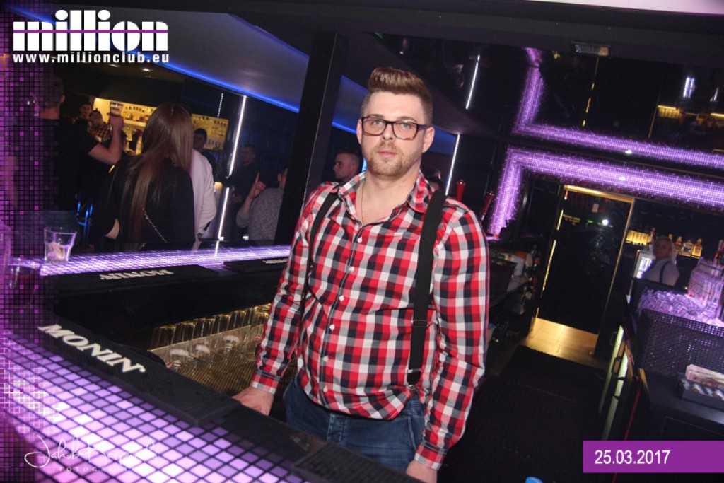 Sobotnia noc w klubie Million