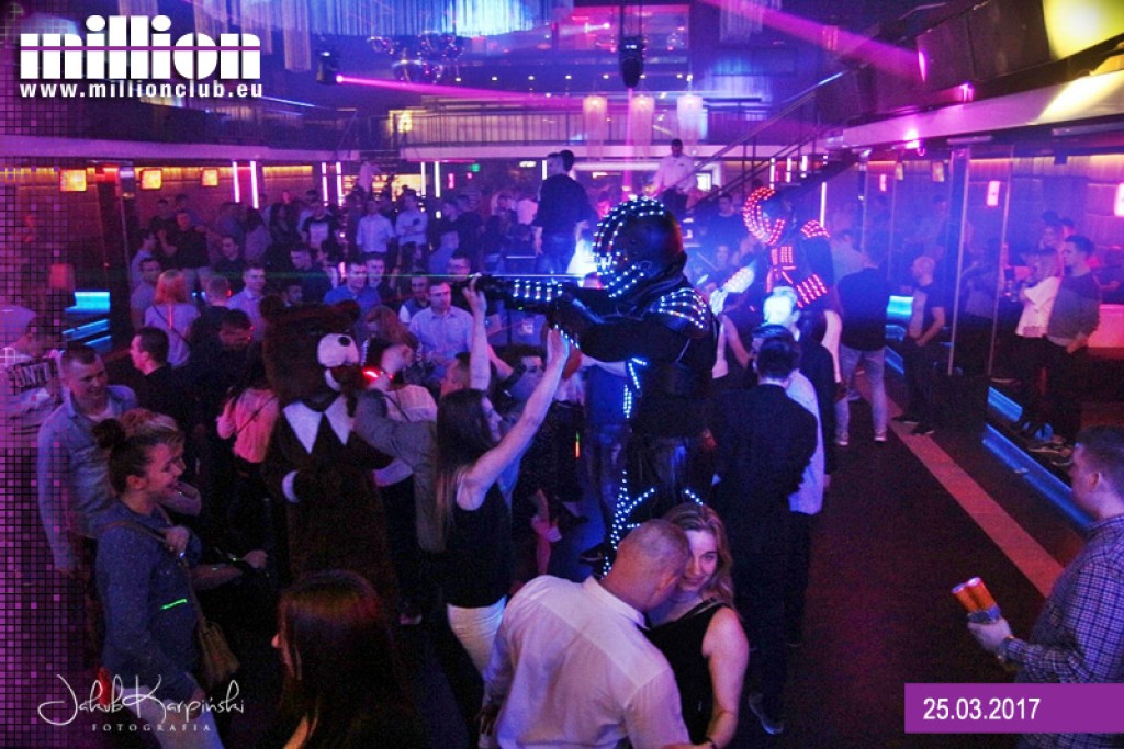 Sobotnia noc w klubie Million