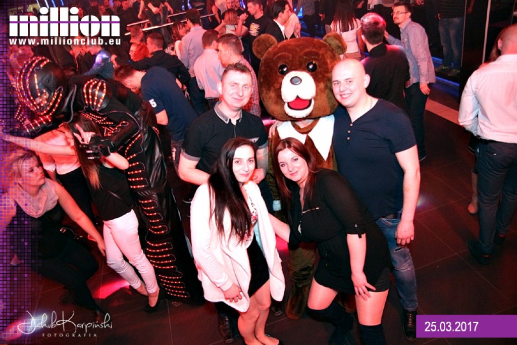 Sobotnia noc w klubie Million